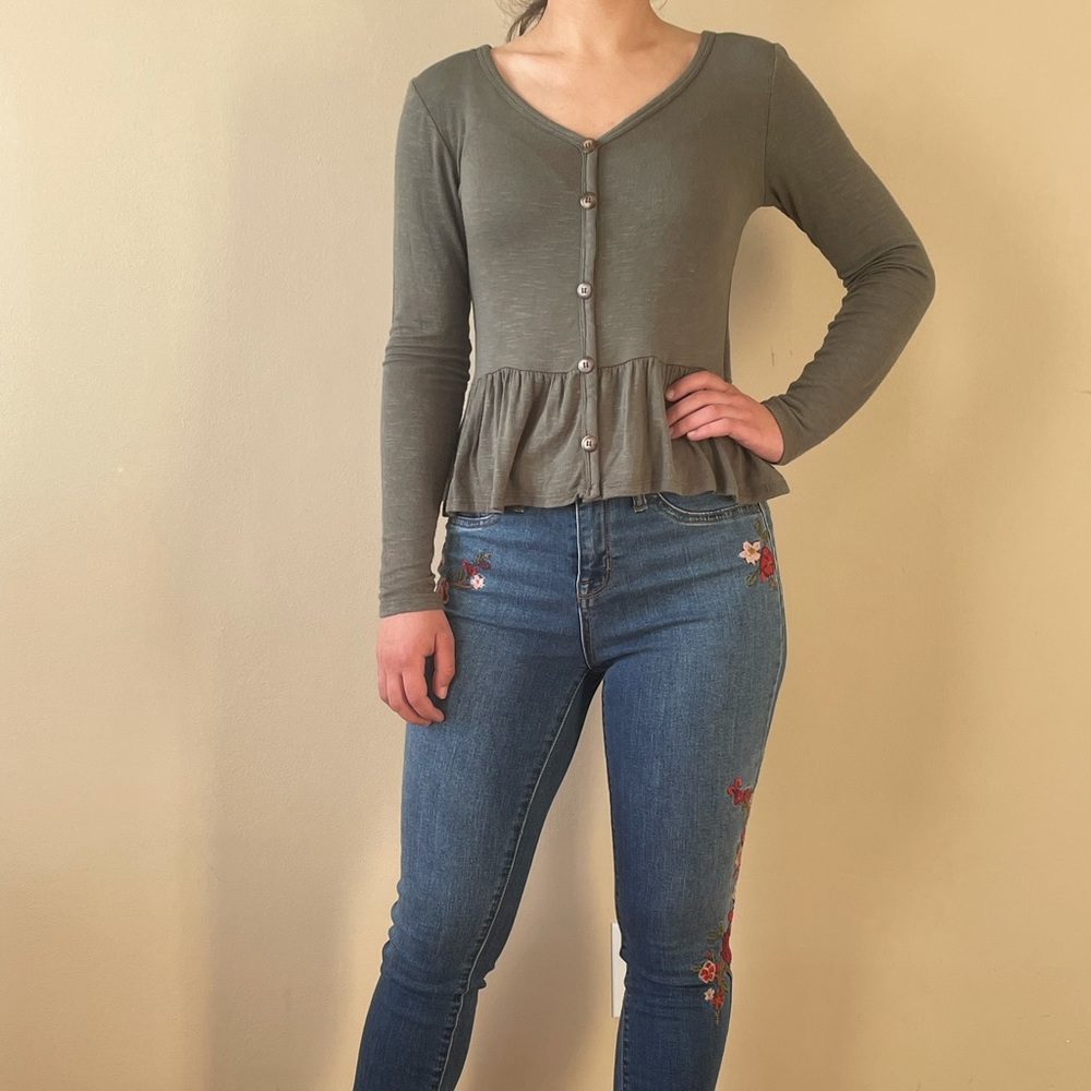 Olive green flowy peplum top - Picture 3 of 4